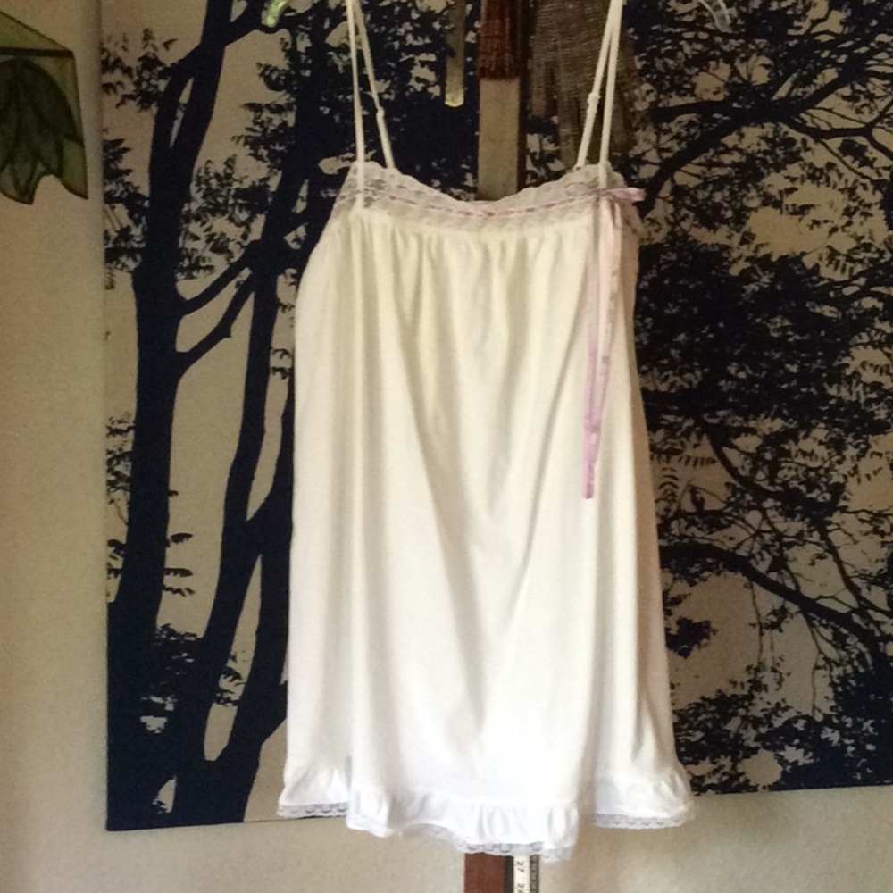 Victoria’s Secret Babydoll nightie w/lace & ribbon